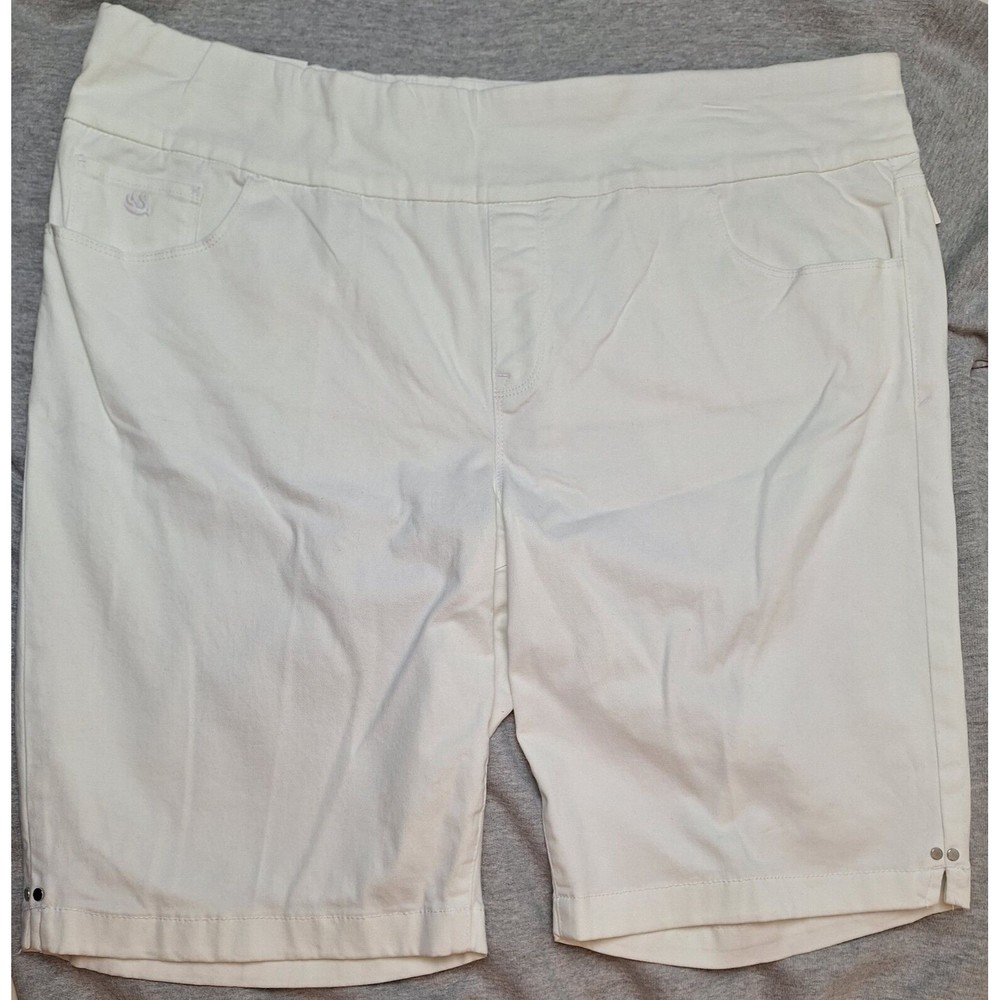 NWT Gloria Vanderbilt Amanda Pull On  Vtg. White Bermuda Shorts Women's 20,22,24